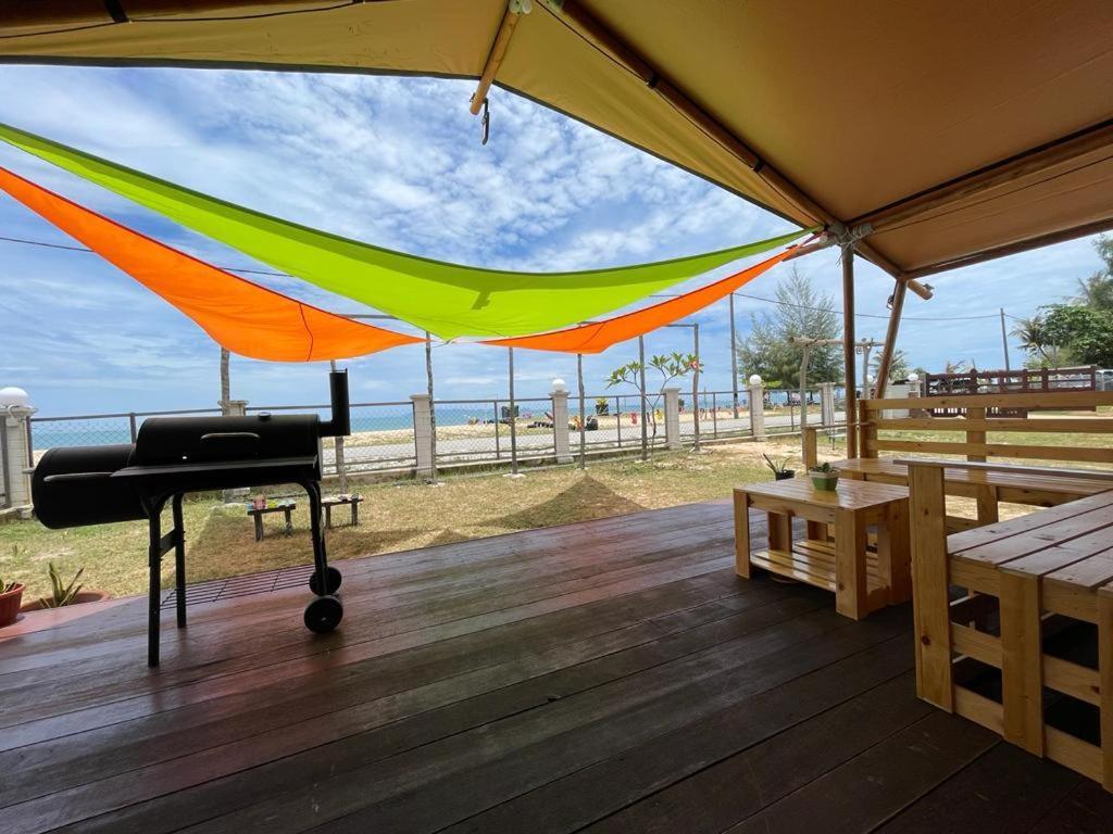 Rembulan Escape - Beachfront Safari Tent Kampung Penarik ภายนอก รูปภาพ